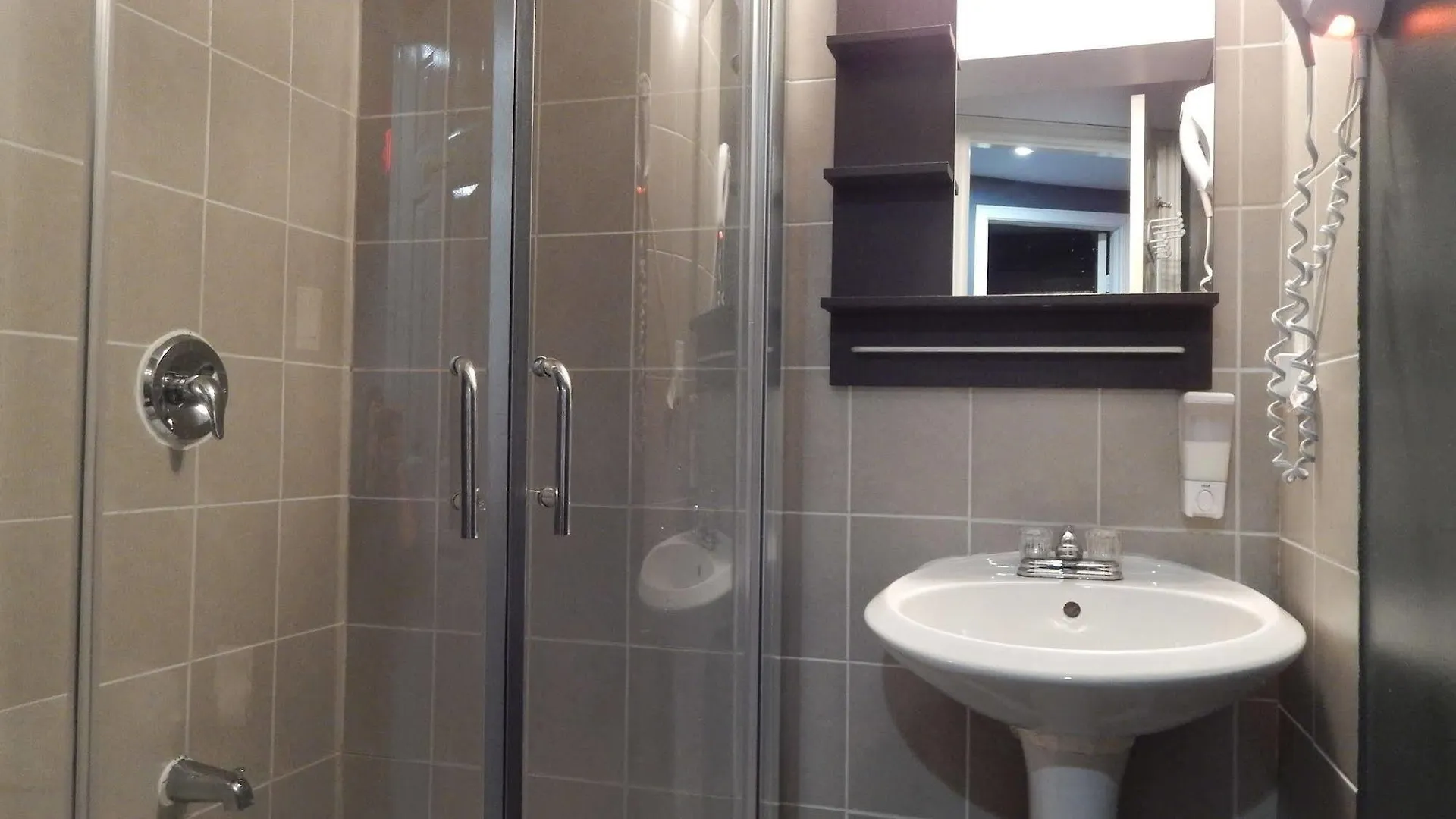 All Days Hostel Toronto